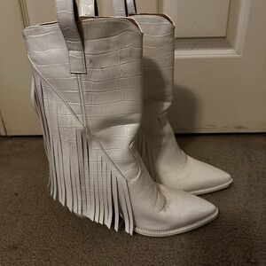 Elegant White Croc-Embossed Fringe Heeled Boots